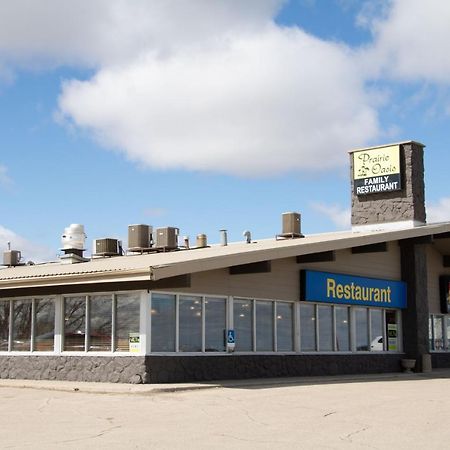 Motel Prairie Oasis Tourist Complex à Moose Jaw Extérieur photo