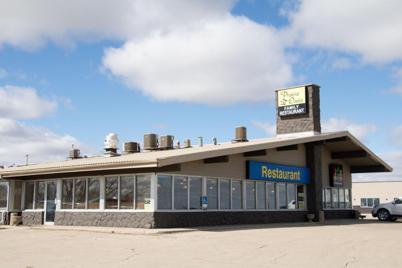 Motel Prairie Oasis Tourist Complex à Moose Jaw Extérieur photo